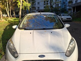 2016 Ford Fiesta Mk6 Рестайлинг, белый, 670000 рублей, вид 2