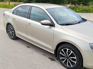 2013 Volkswagen Jetta VI, золотистый, 800000 рублей, вид 2