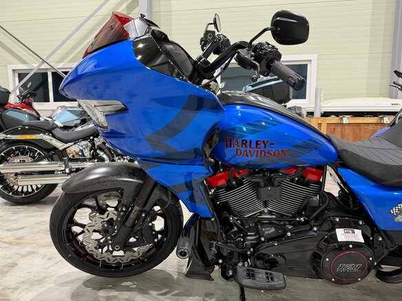 2026 Harley-Davidson CVO Road Glide, синий - вид 8