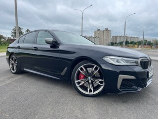 2021 BMW 5 серии M550i xDrive VII (G30/G31/G38) Рестайлинг, синий, 4800000 рублей, вид 5