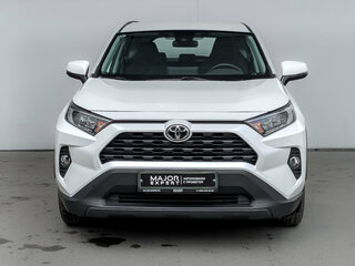 2021 Toyota RAV4 V (XA50), белый, 2700000 рублей, вид 2