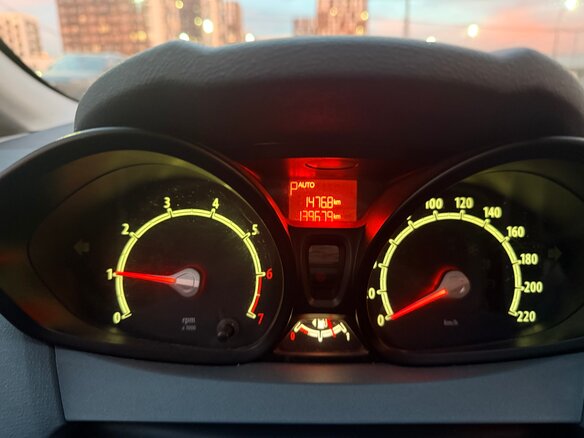2008 Ford Fiesta Mk6, красный - вид 4