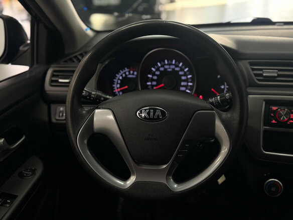 2016 Kia Rio III Рестайлинг, чёрный, 930000 рублей - вид 14