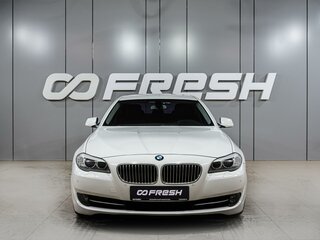 2011 BMW 5 серии 528i VI (F10/F11/F07), белый, 1879000 рублей, вид 3