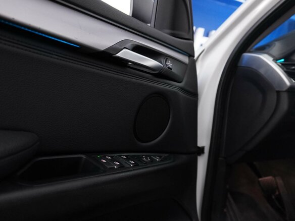 2015 BMW X6 30d II (F16), белый, 2899654 рублей - вид 16