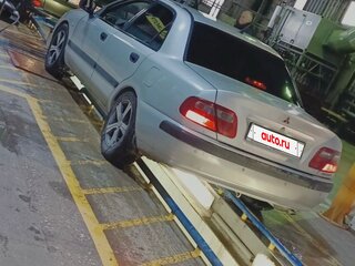 2001 Mitsubishi Carisma I Рестайлинг, серебристый, 230000 рублей, вид 3