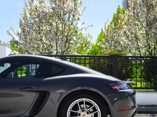 2020 Porsche Cayman III 718 (982), серый, 6600000 рублей, вид 3
