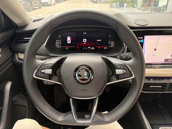 2023 Skoda Octavia IV (A8), белый, 2100000 рублей - вид 6