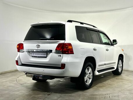 2014 Toyota Land Cruiser 200 Series Рестайлинг 1, белый, 3549000 рублей, вид 4