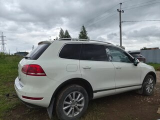 2011 Volkswagen Touareg II, белый, 1800000 рублей, вид 2