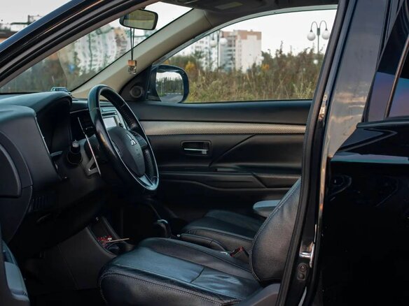 2013 Mitsubishi Outlander III, чёрный, 1350000 рублей - вид 8