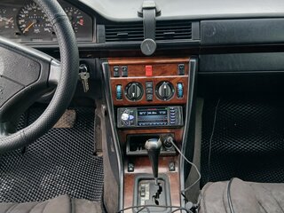 1995 Mercedes-Benz E-Класс 280 I (W124), зелёный, 700000 рублей, вид 5