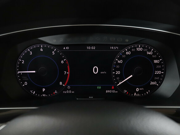 2018 Volkswagen Tiguan II, белый - вид 10