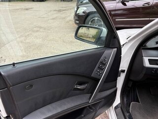 2004 BMW 5 серии 520i V (E60/E61), белый, 1050000 рублей, вид 5
