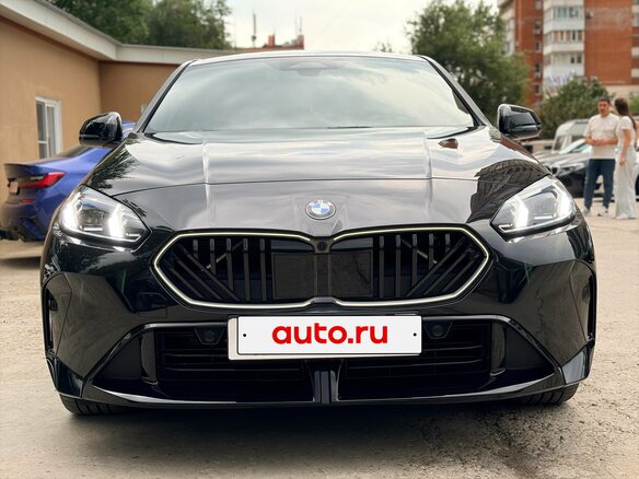 2025 BMW 1 серии 120i IV (F70), чёрный, 4990000 рублей - вид 1