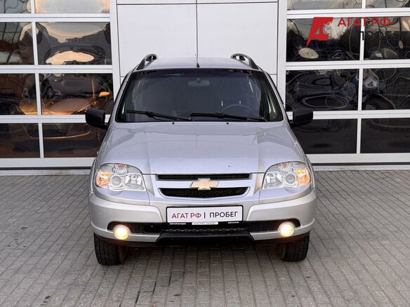 2013 Chevrolet Niva I Рестайлинг, серебристый - вид 1