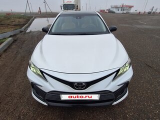 2022 Toyota Camry VIII (XV70) Рестайлинг, белый, 3800000 рублей, вид 1