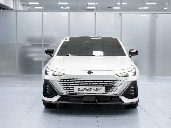 2024 Changan UNI-V I, белый, 2650000 рублей