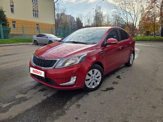 2013 Kia Rio 5-speed III, красный, 830000 рублей, вид 1