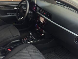 2017 Kia Rio IV, белый, 748500 рублей, вид 4