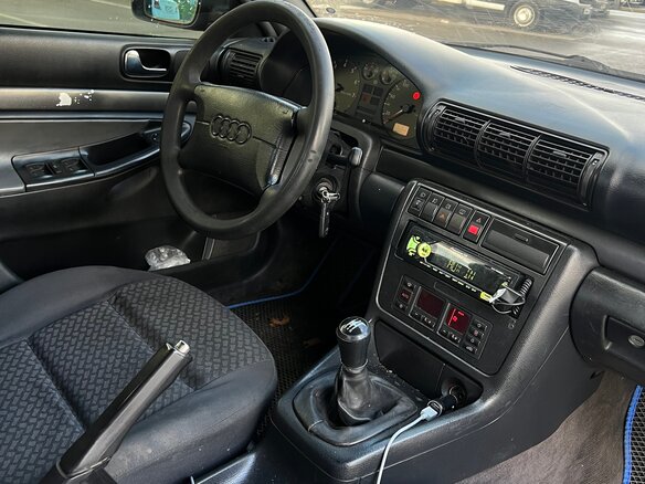 1994 Audi A4 I (B5), синий - вид 13