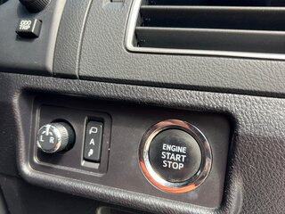 2019 Toyota Land Cruiser Prado 150 Series Рестайлинг 2, белый, 5250000 рублей, вид 5