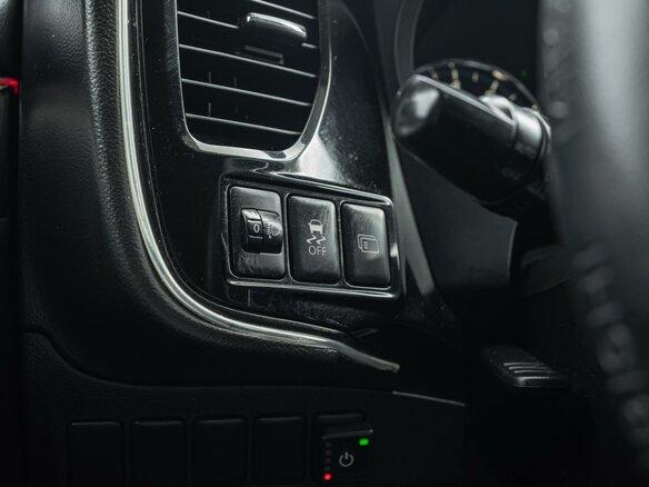 2013 Mitsubishi Outlander II Рестайлинг, серебристый, 1180000 рублей - вид 15