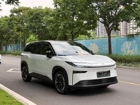 2026 Toyota bZ3X 58.3 kWh, белый, 2658008 рублей, вид 3