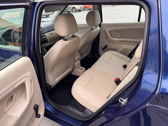 2011 Skoda Fabia II Рестайлинг, синий, 380000 рублей - вид 12