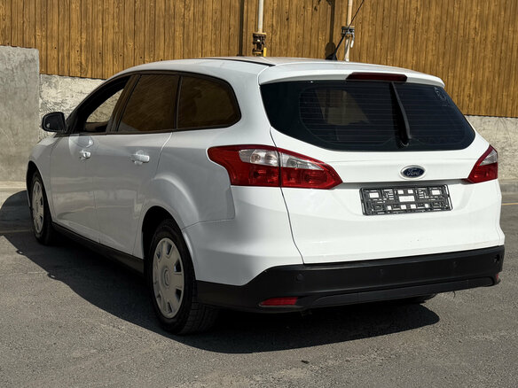 2014 Ford Focus III, белый, 1600000 рублей - вид 3