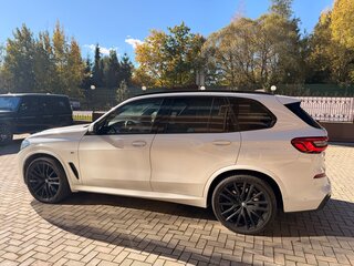 2020 BMW X5 M50d IV (G05/G18), белый, 6800000 рублей, вид 4