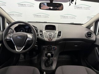 2016 Ford Fiesta Mk6 Рестайлинг, белый, 719000 рублей, вид 4