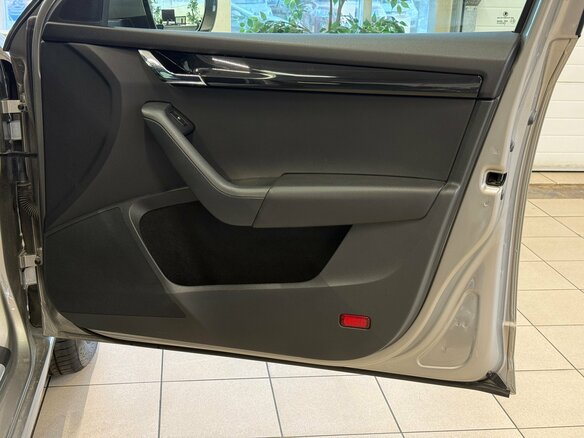 2015 Skoda Octavia III (A7), бежевый, 1475000 рублей - вид 12