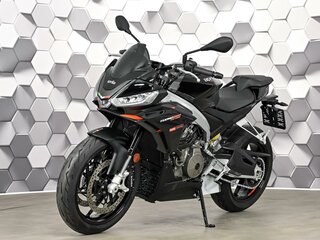2022 Aprilia Tuono 660, чёрный, 1177000 рублей, вид 2