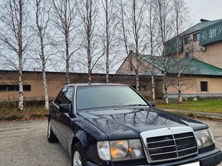 1991 Mercedes-Benz W124 300, синий, 340000 рублей, вид 1