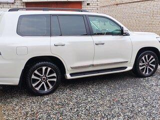 2019 Toyota Land Cruiser 200 Series Рестайлинг 2, белый, 5500000 рублей, вид 2