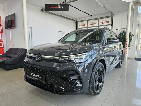 2025 Volkswagen Tiguan III, чёрный, 6099000 рублей, вид 2