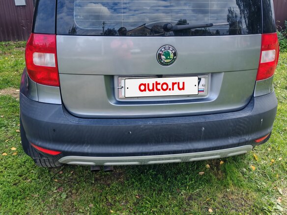 2010 Skoda Yeti I, серый, 800000 рублей - вид 2