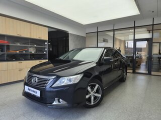 2013 Toyota Camry VII (XV50), чёрный, 1700000 рублей, вид 1