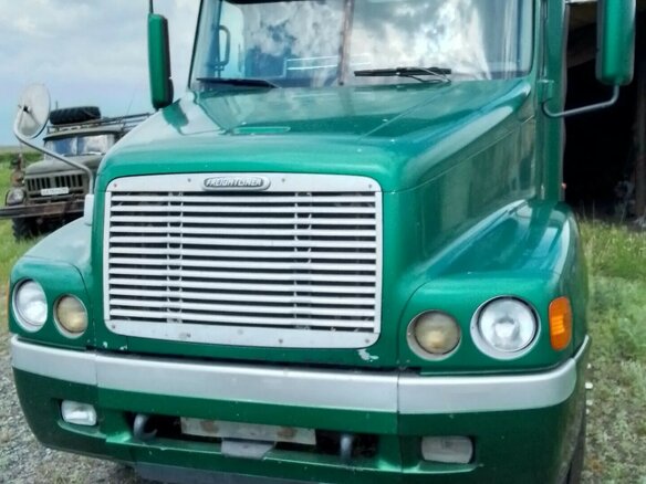 1998 Freightliner FLD, зелёный, 7000000 рублей