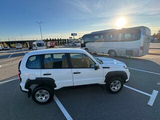 2024 Lada (ВАЗ) Niva Travel I, белый, 999000 рублей, вид 2