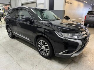 2018 Mitsubishi Outlander III Рестайлинг 2, чёрный, 1999000 рублей, вид 3