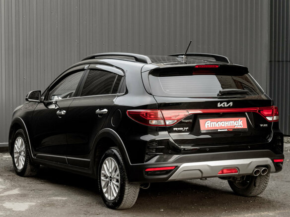 2021 Kia Rio X IV Рестайлинг, чёрный, 1830000 рублей - вид 4