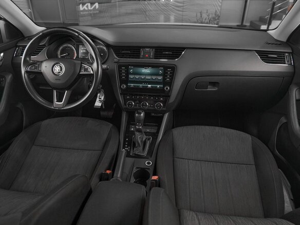 2017 Skoda Octavia III (A7) Рестайлинг, белый, 1399000 рублей - вид 10
