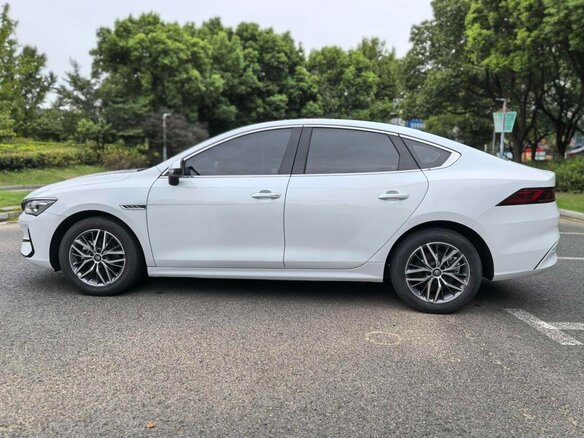 2023 BYD Qin Plus EV 500 I, белый, 1450005 рублей - вид 7