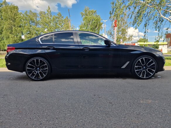 2019 BMW 5 серии 520d xDrive VII (G30/G31/G38), чёрный, 3250000 рублей - вид 3