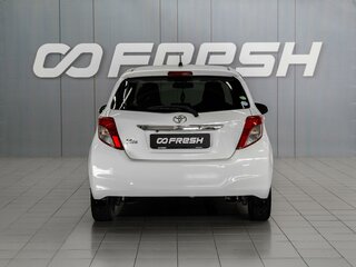 2012 Toyota Vitz III (XP130), белый, 699000 рублей, вид 4