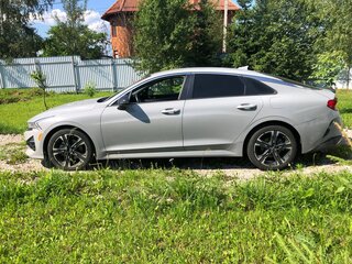 2021 Kia K5 III, серый, 2500000 рублей, вид 2