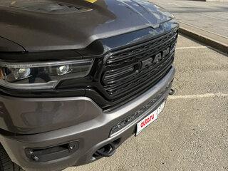 2022 Ram 1500 Quad Cab V, серый, 6800000 рублей, вид 1