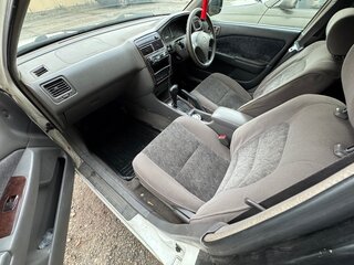 2001 Toyota Carina VII (T210), белый, 300000 рублей, вид 3
